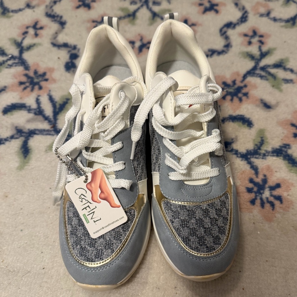 Stylish Gray, white and Gold Sneakers
Size -40